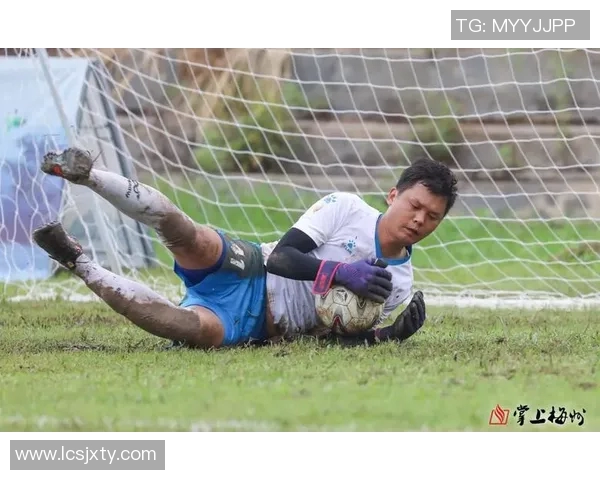 足球明星双膝滑行精彩瞬间引发热议球迷纷纷点赞分享视频魅力无限 足球明星双膝滑行精彩瞬间引发热议球迷纷纷点赞分享视频魅力无限