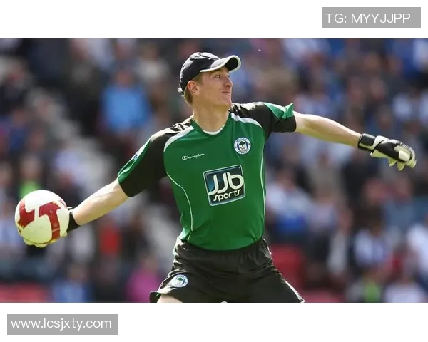 绿色帽子足球明星的身份揭秘与成就分析 绿色帽子足球明星的身份揭秘与成就分析