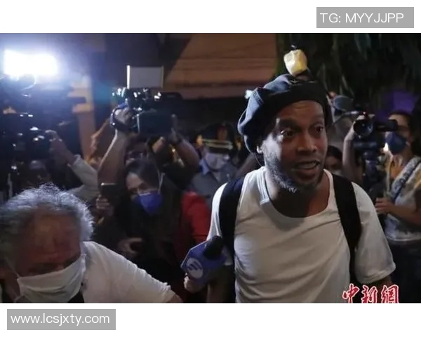 足球明星飞机上遇到粉丝